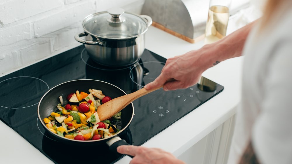 How to Know Its Time For You to Throw Your Non-Stick Pans Away 1